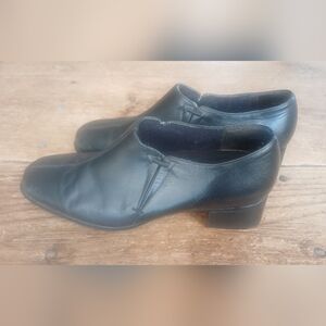 Munro Black Leather Ankle Boots Low Heel